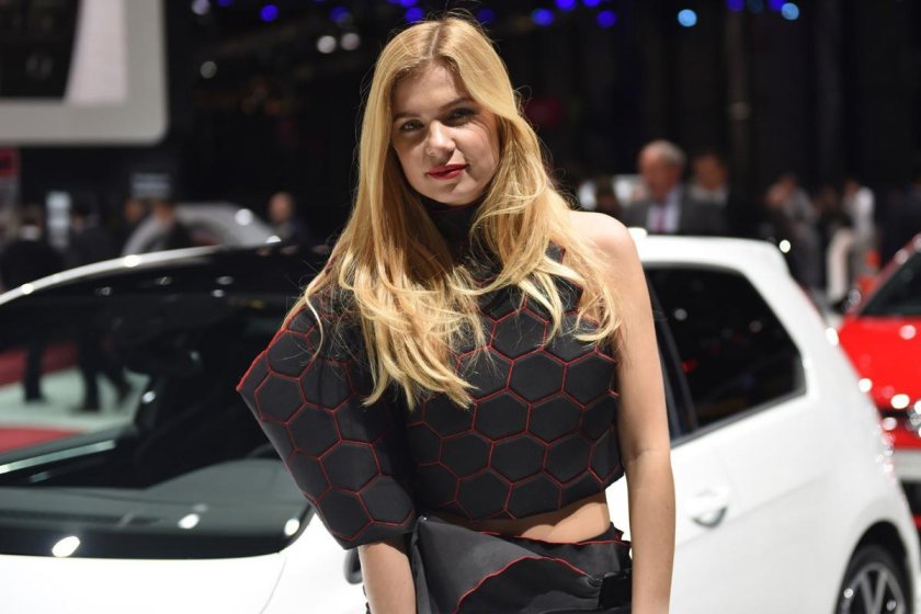 Девушки Женевского автосалона