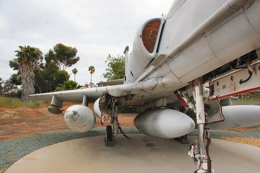 A-4 Skyhawk шасси