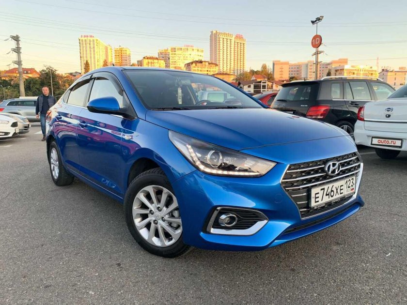 Синий Хендай Солярис 2