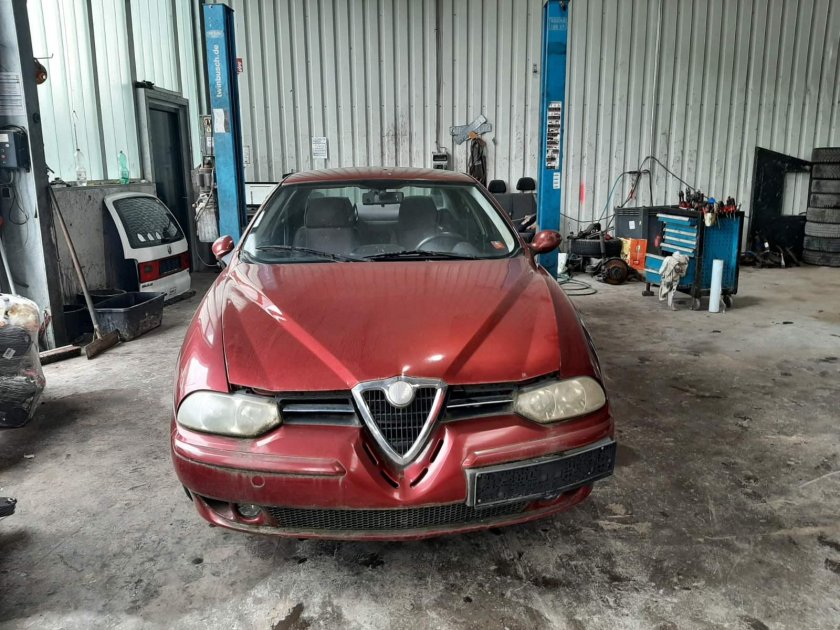 Передняя левая alfa romeo 156