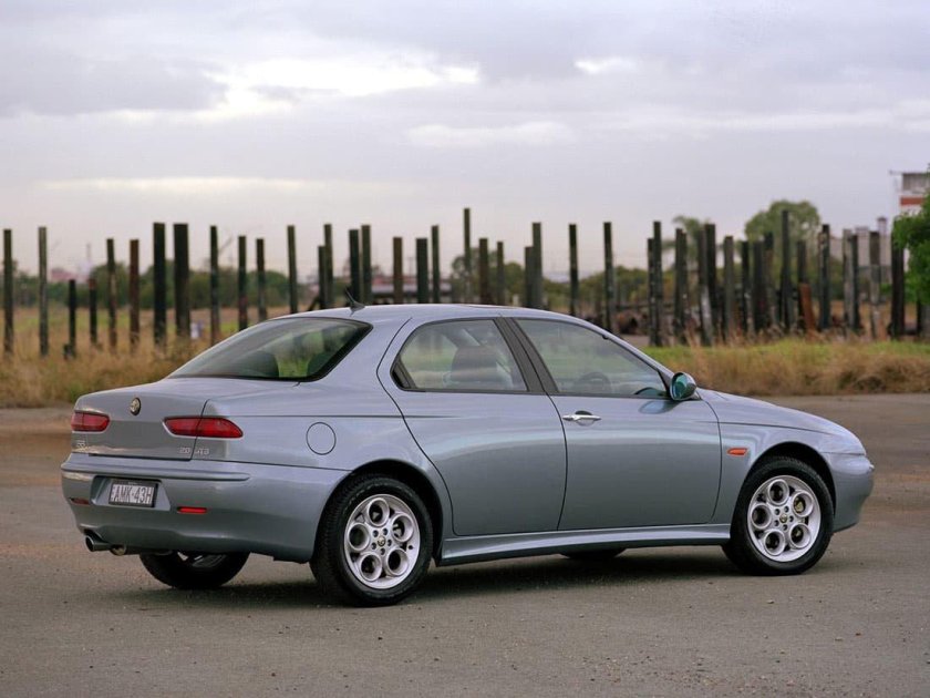 Alfa Romeo 156 седан