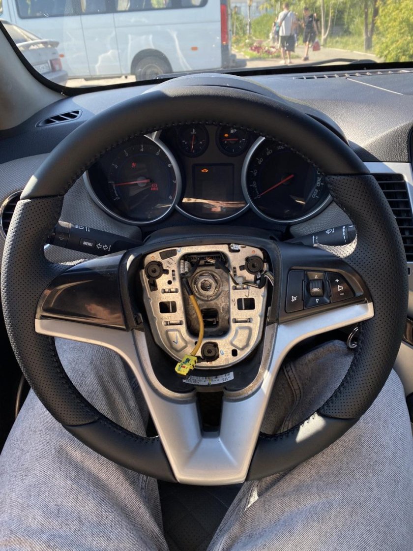 Фото руля Шевроле Круз 2012