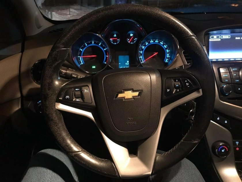 Накладка на руль Шевроле Круз