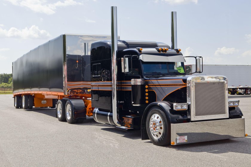 Грузовик Peterbilt 379
