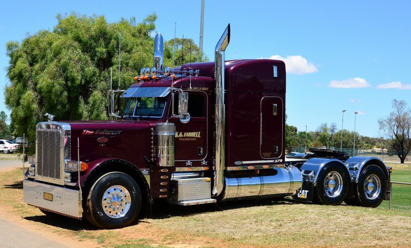 Американский грузовик Peterbilt