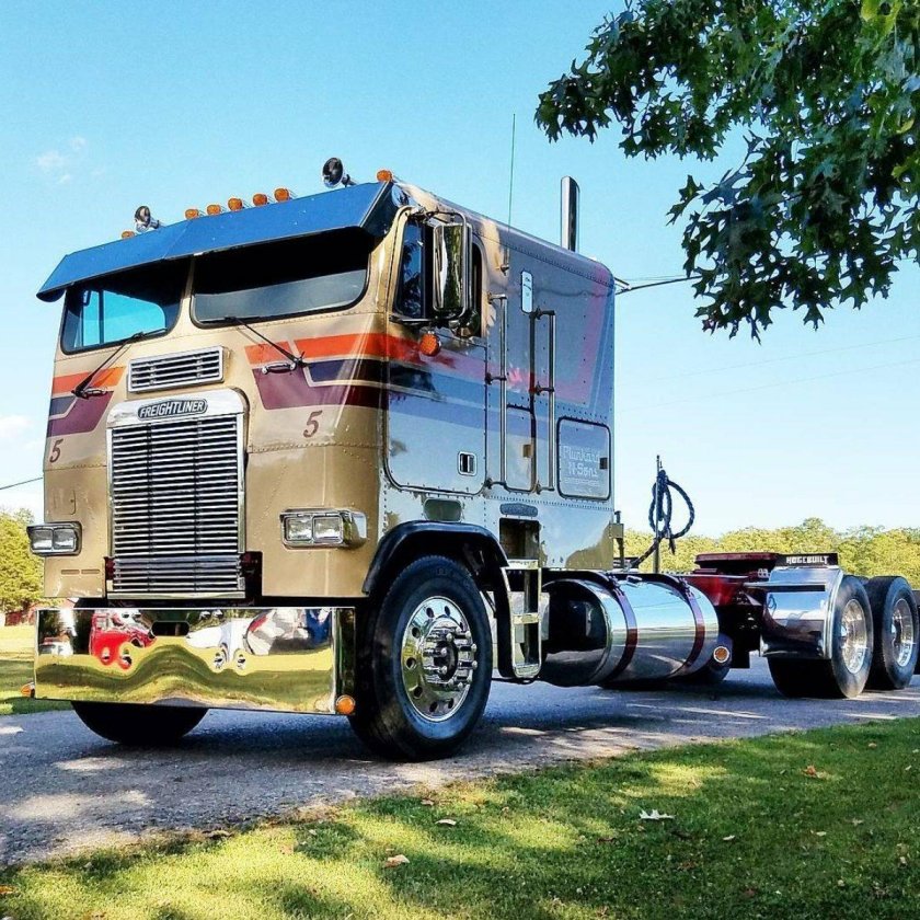 Грузовик трак Фредлайнер