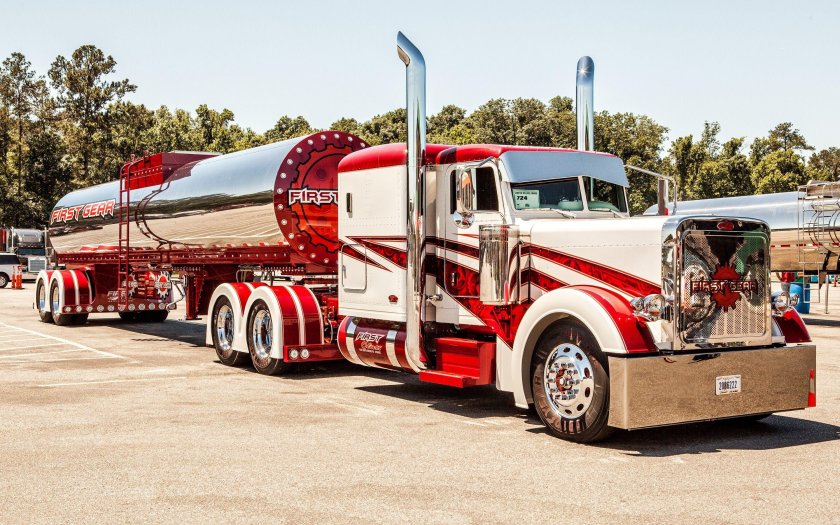 Грузовик Peterbilt 389