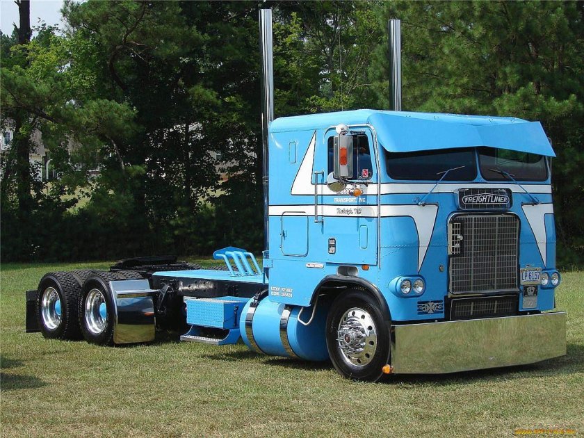 Грузовик трак Фредлайнер