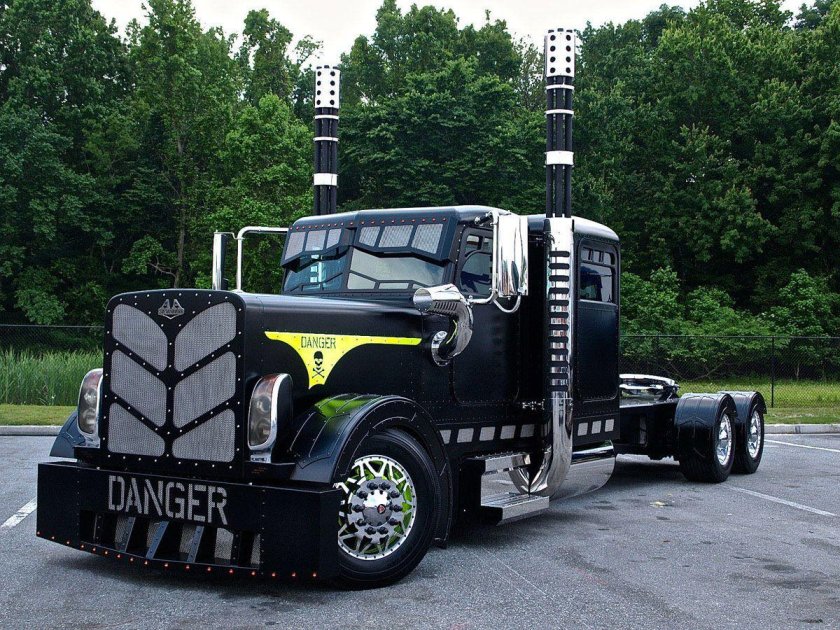 Тягач Петербилт 379