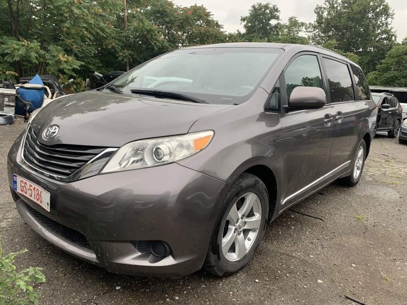 Toyota sienna 2011