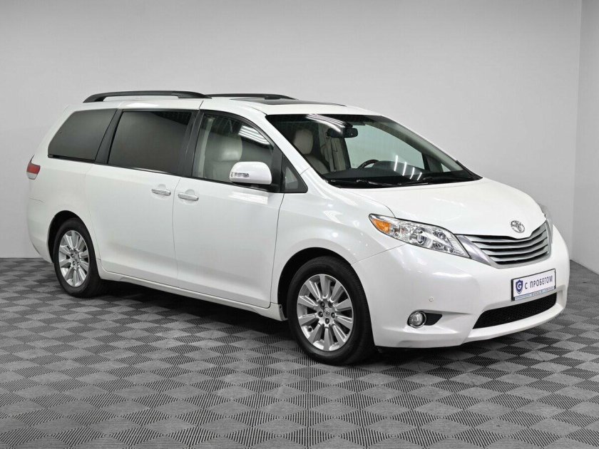 Тойота сиенна 2011 года