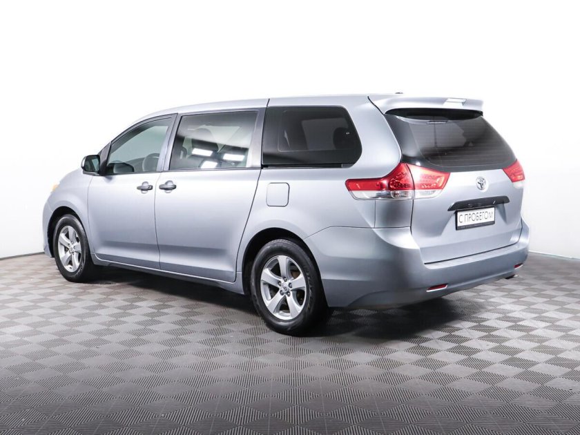 Toyota Sienna 2010