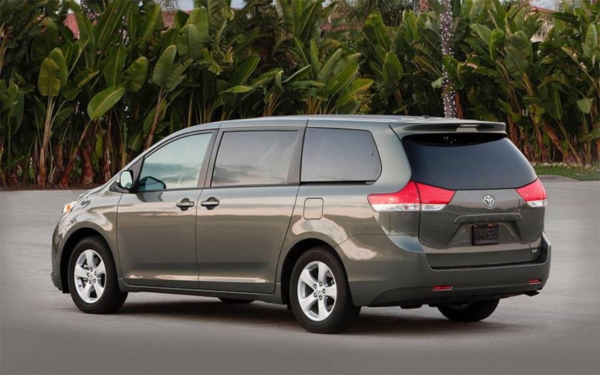Тойота Сиенна 2013