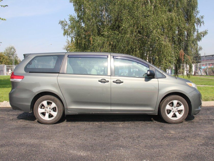 Toyota sienna 2011