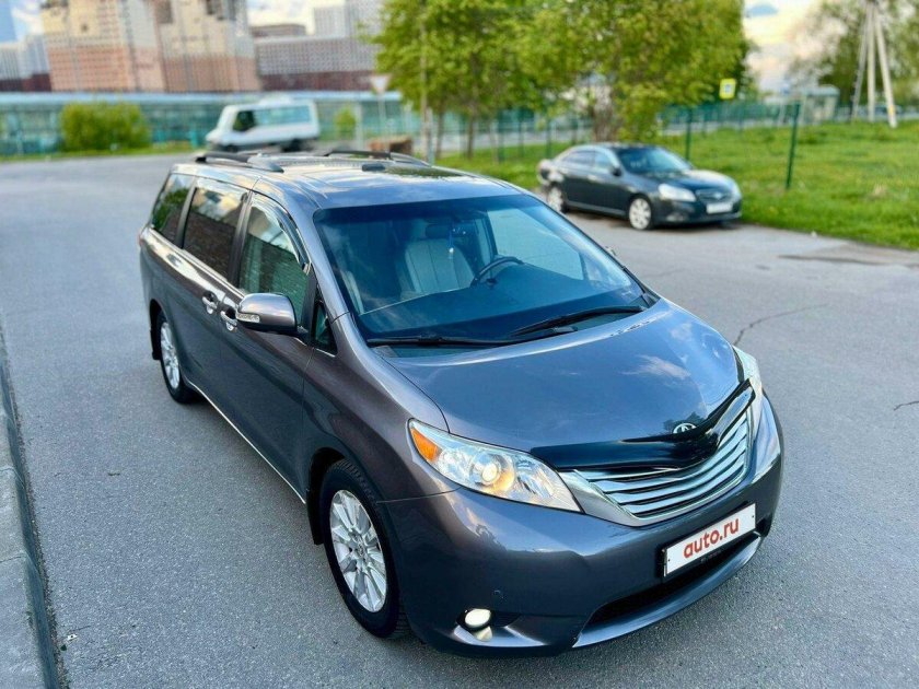 Тойота сиенна 2010