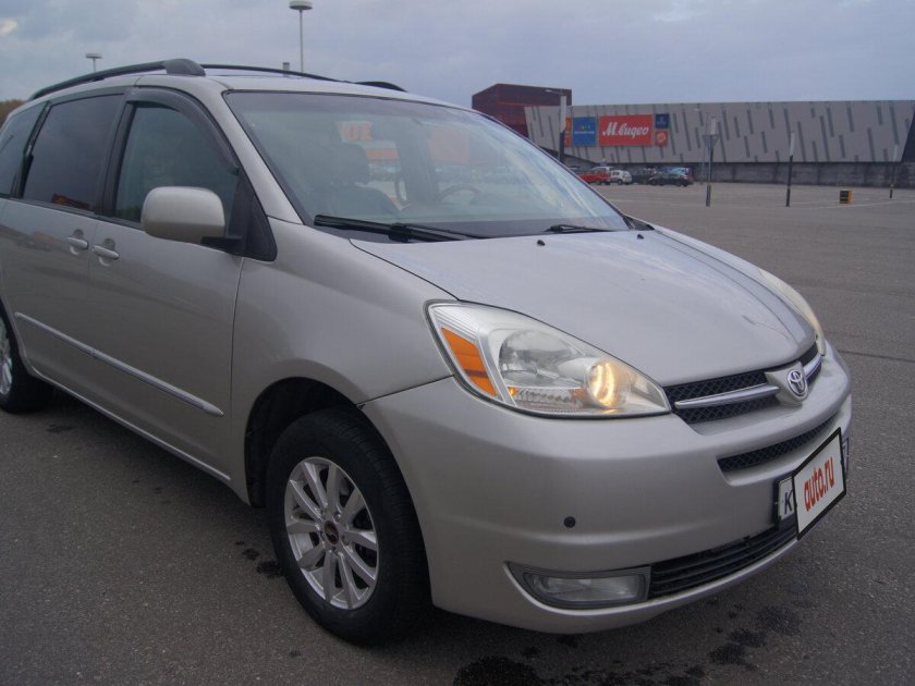 Тойота сиенна 2005