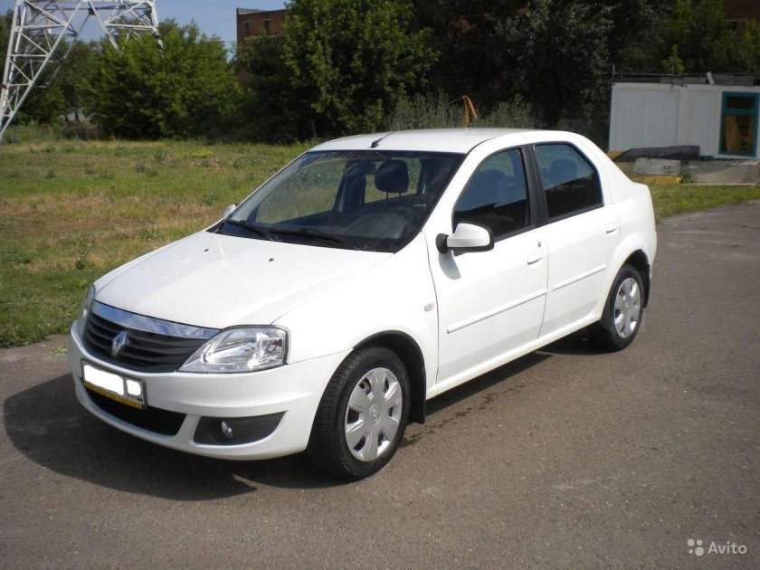 Логан белый 2011