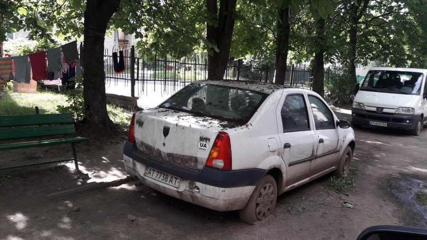 Брошенный Рено Логан