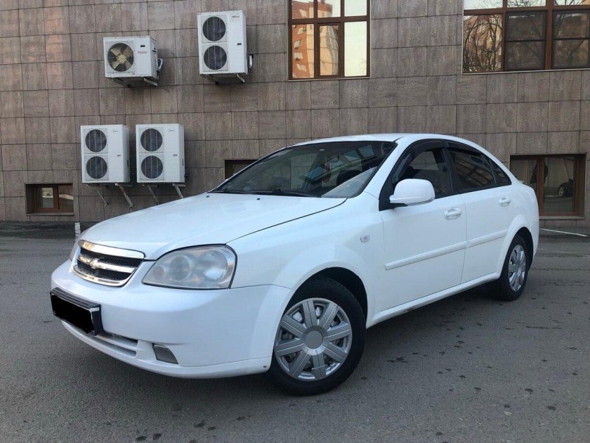 Шевроле Лачетти седан белая