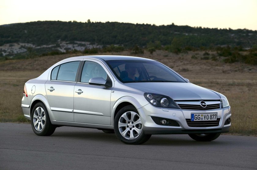Opel astra h sedan