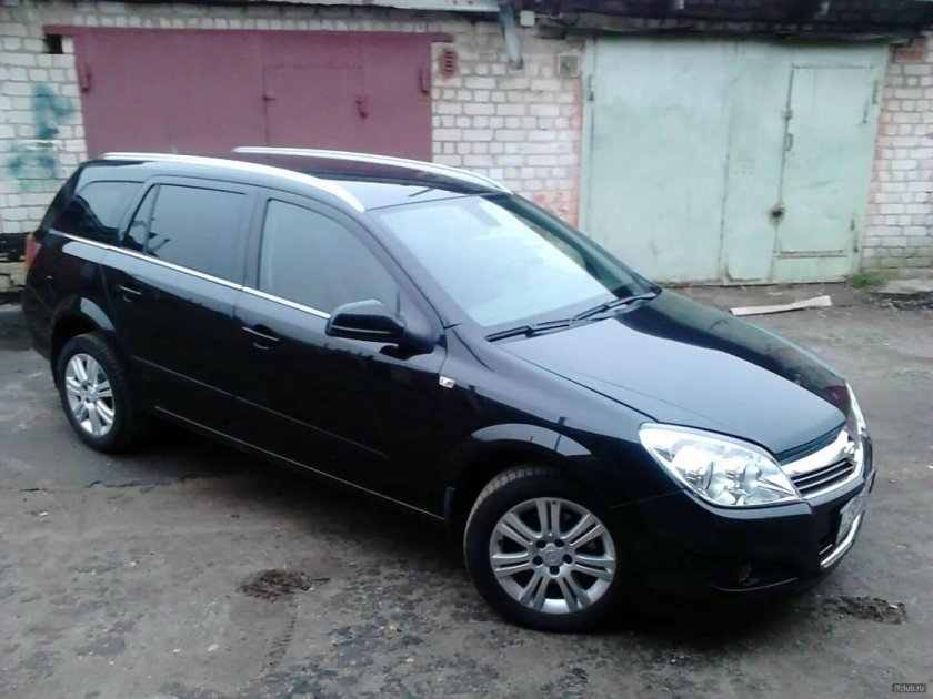 Опель Астра универсал черный