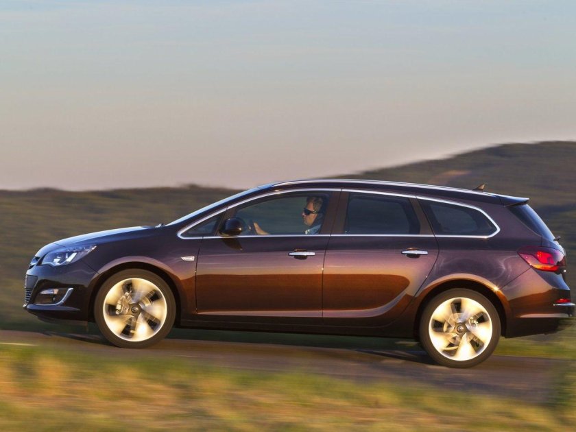 Opel Astra Sports Tourer 2012