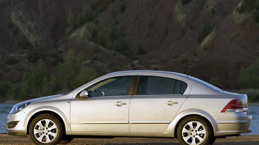 Opel Astra h седан
