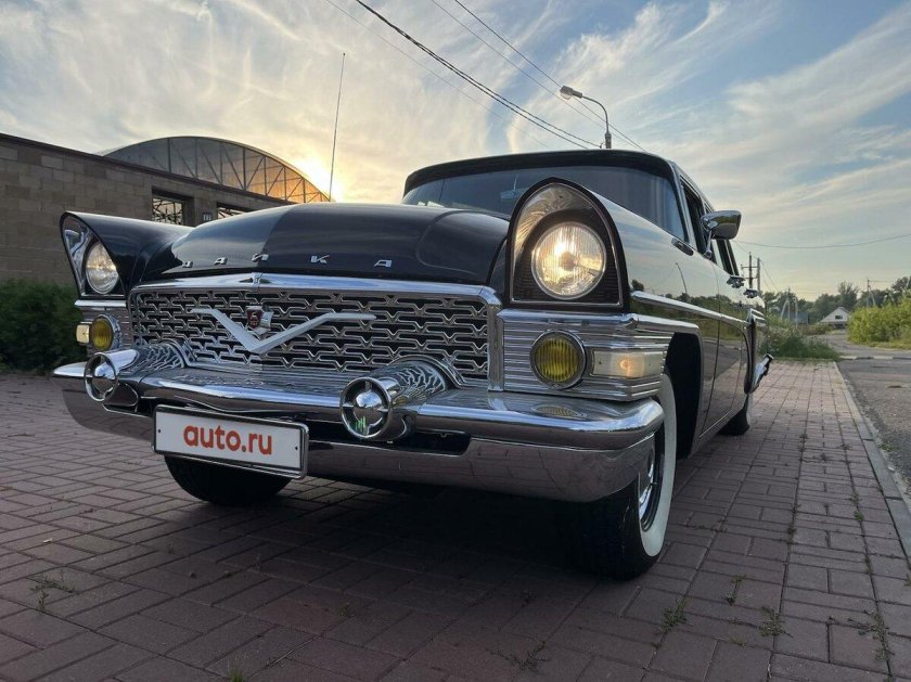 ГАЗ 13 белая