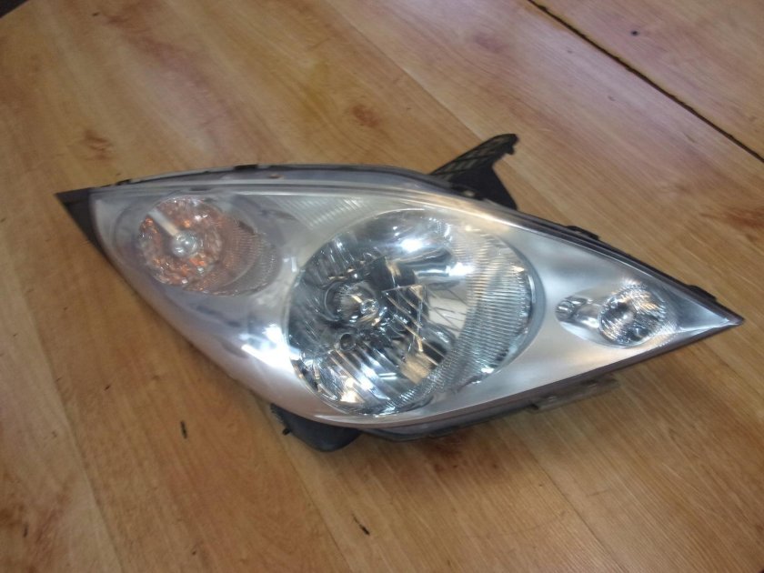 Фара правая передняя