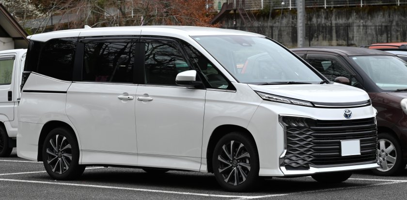Toyota voxy 2022