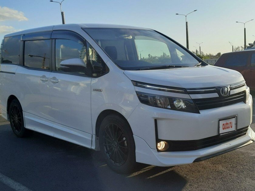 Тойота вокси 2017