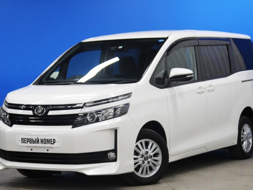 Тойота ноах и вокси 2018