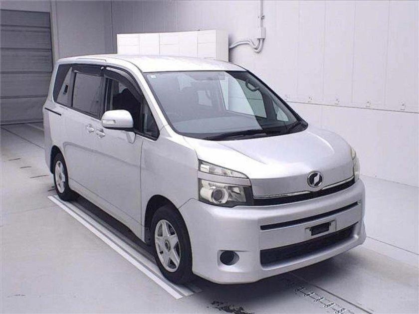 Toyota noah 2011