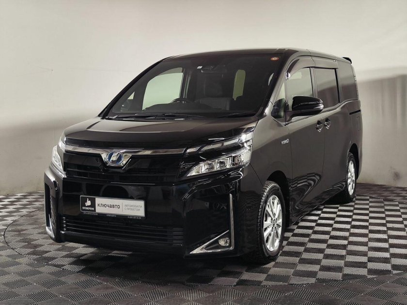 Тойота вокси 2018