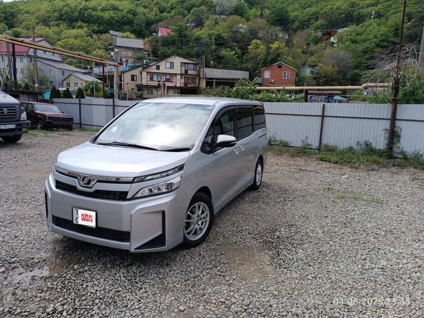 Тойота вокси 2019