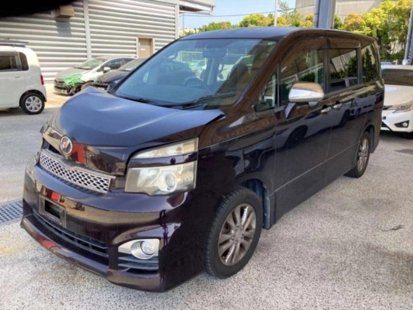 Тойота вокси 2012