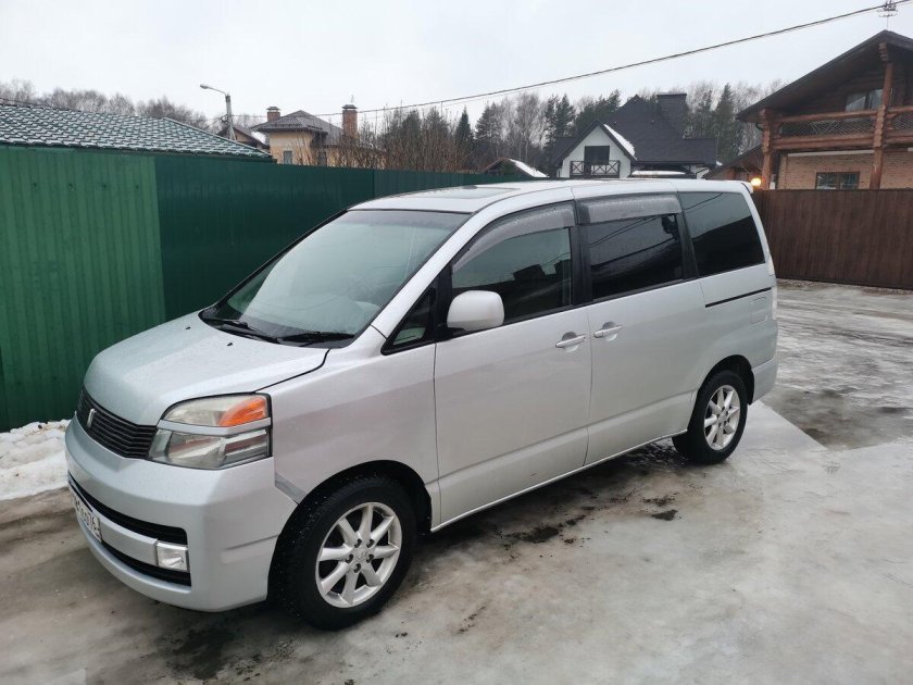 Тойота вокси 2002