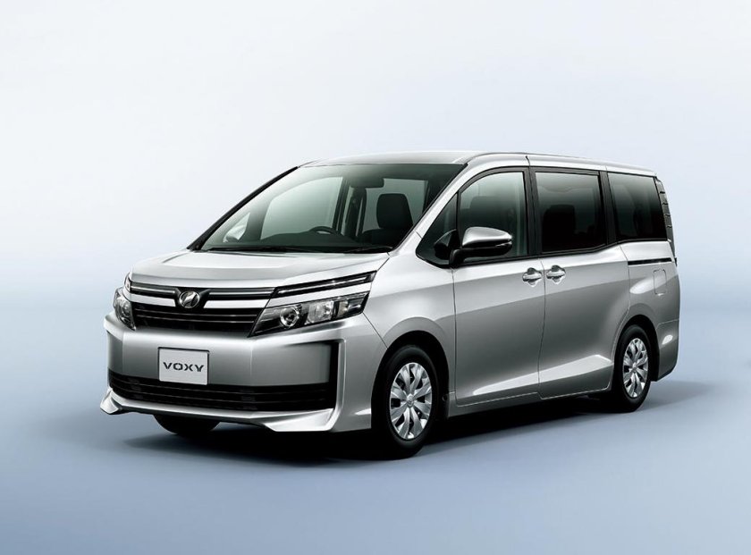 Тойота Вокси 2017 гибрид