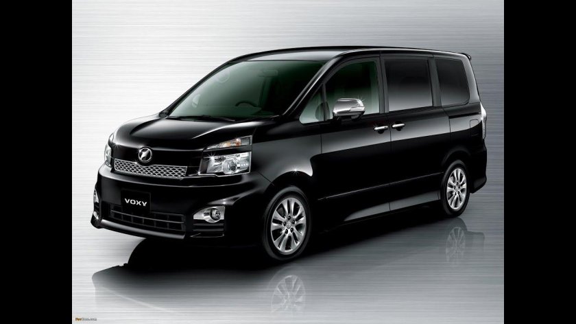 Тойота Вокси 2010