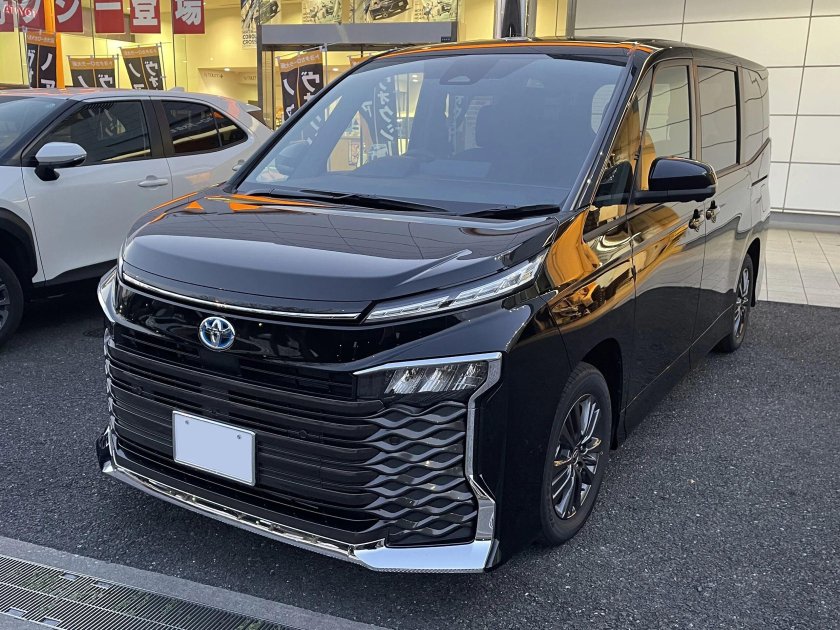 Toyota Voxy 2022