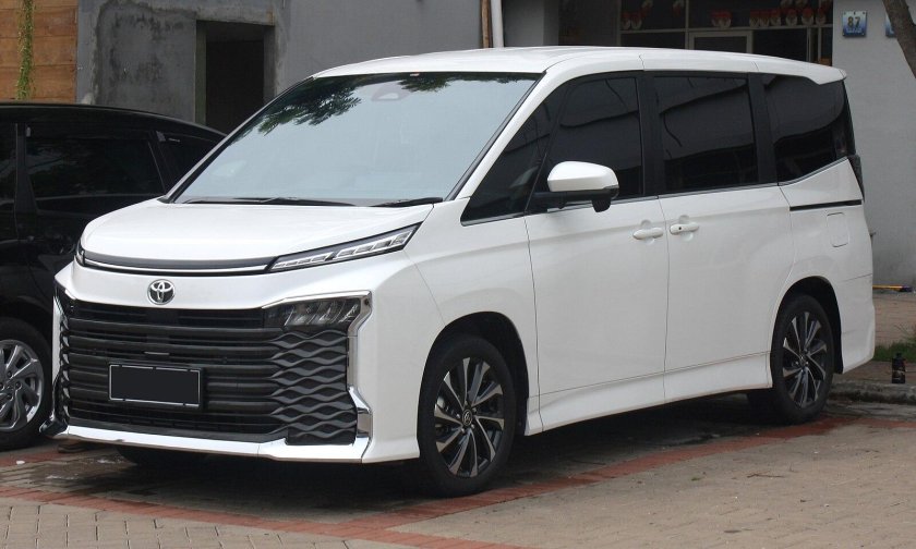 Toyota Voxy 2022
