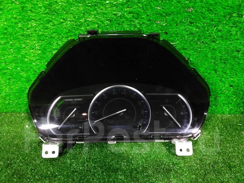 Toyota Voxy zwr80 приборная панель