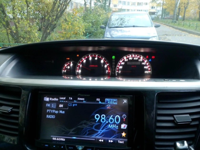 Приборная панель Тойота Вокси