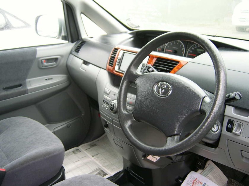 Toyota Noah 2004 салон