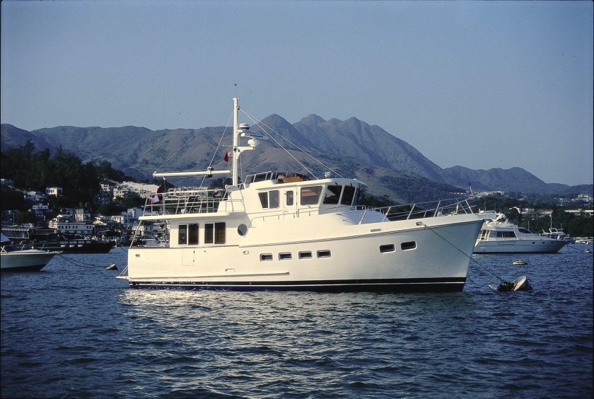 Траулерная яхта Selene 45