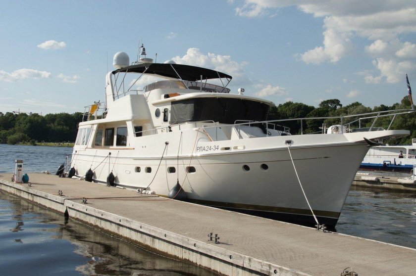 Моторная яхта Larson 260