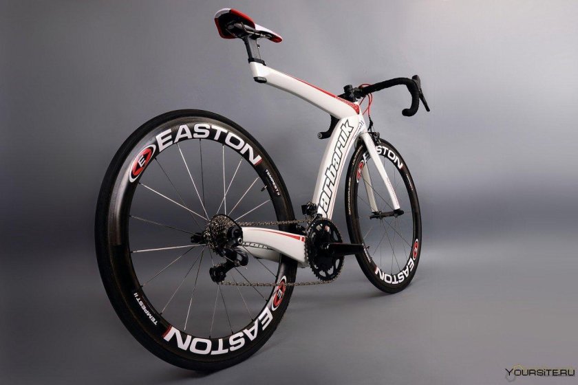 Спортивный шоссейный велосипед