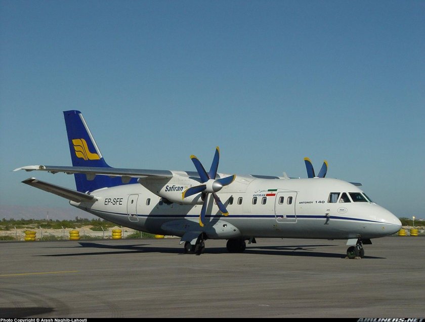 АН-140 самолет