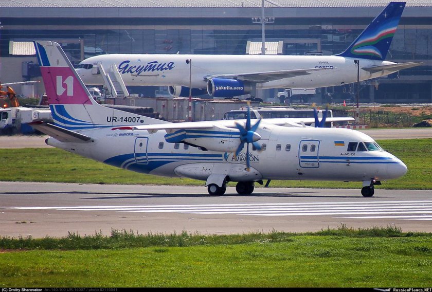 АН-140 пассажирский самолёт