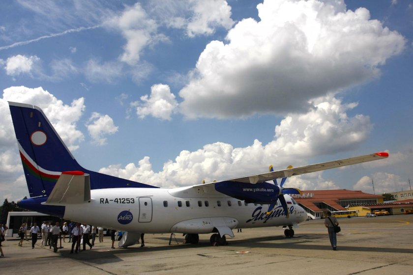АН-140 пассажирский самолёт